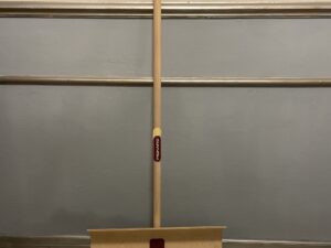 Fiskars sneskovl i træ