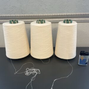Garnrulle. Fint maskingarn hvid 3 stk